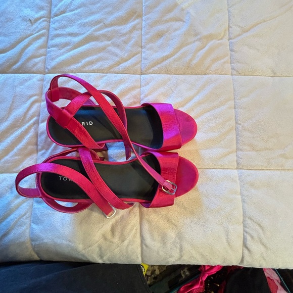 Strappy Platform Heel (WW) - Picture 4 of 11